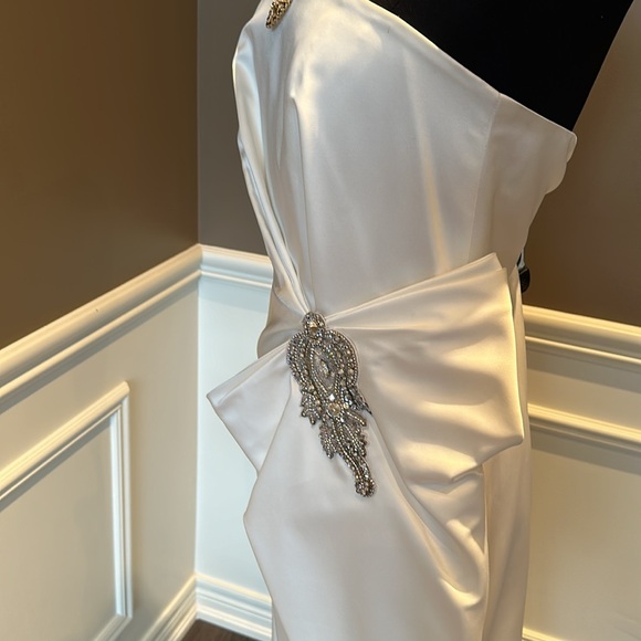 ABS Elegant white satin dress - Picture 15 of 16